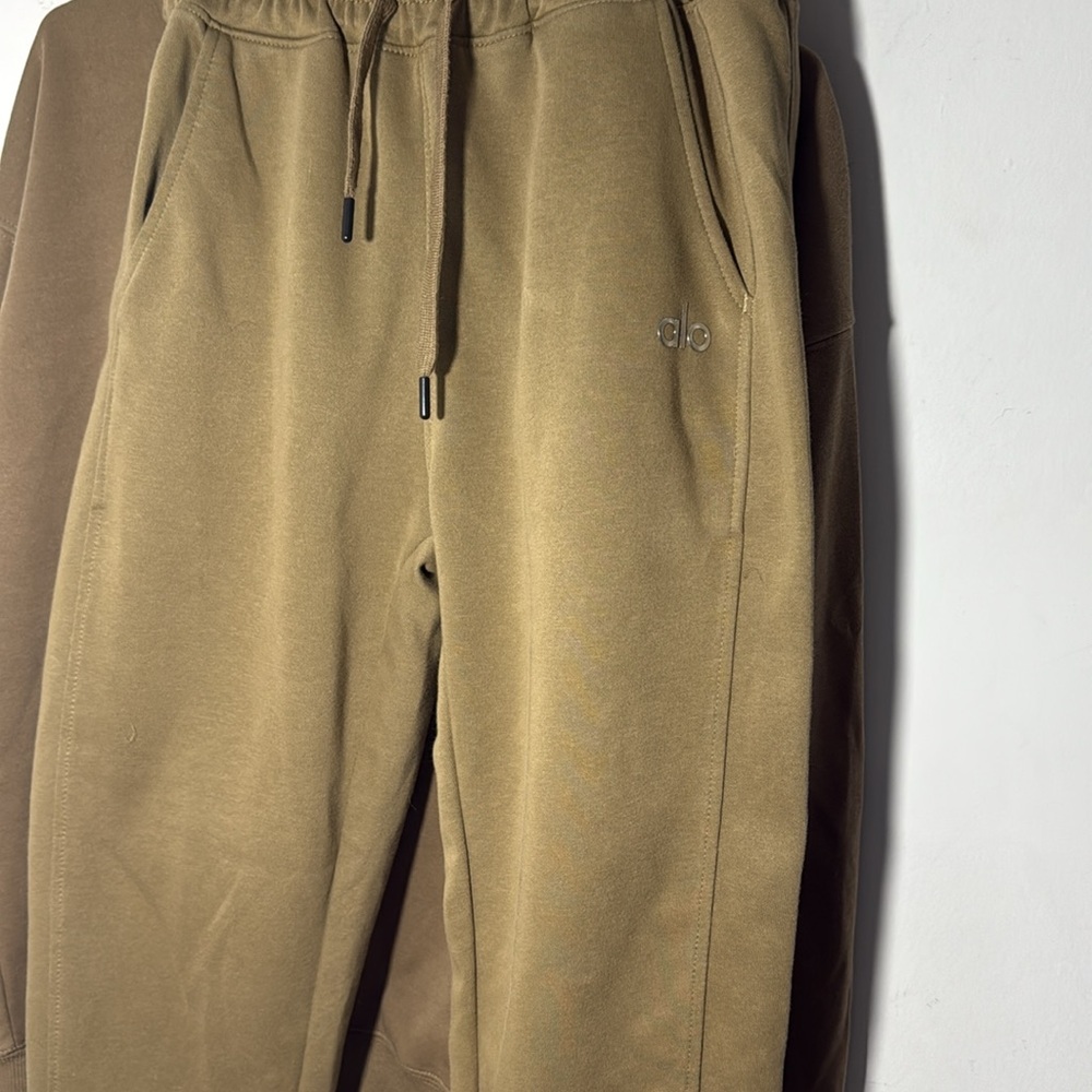 FAKE:: Alo accolade set. Large top medium bottoms. - Picture 6 of 8